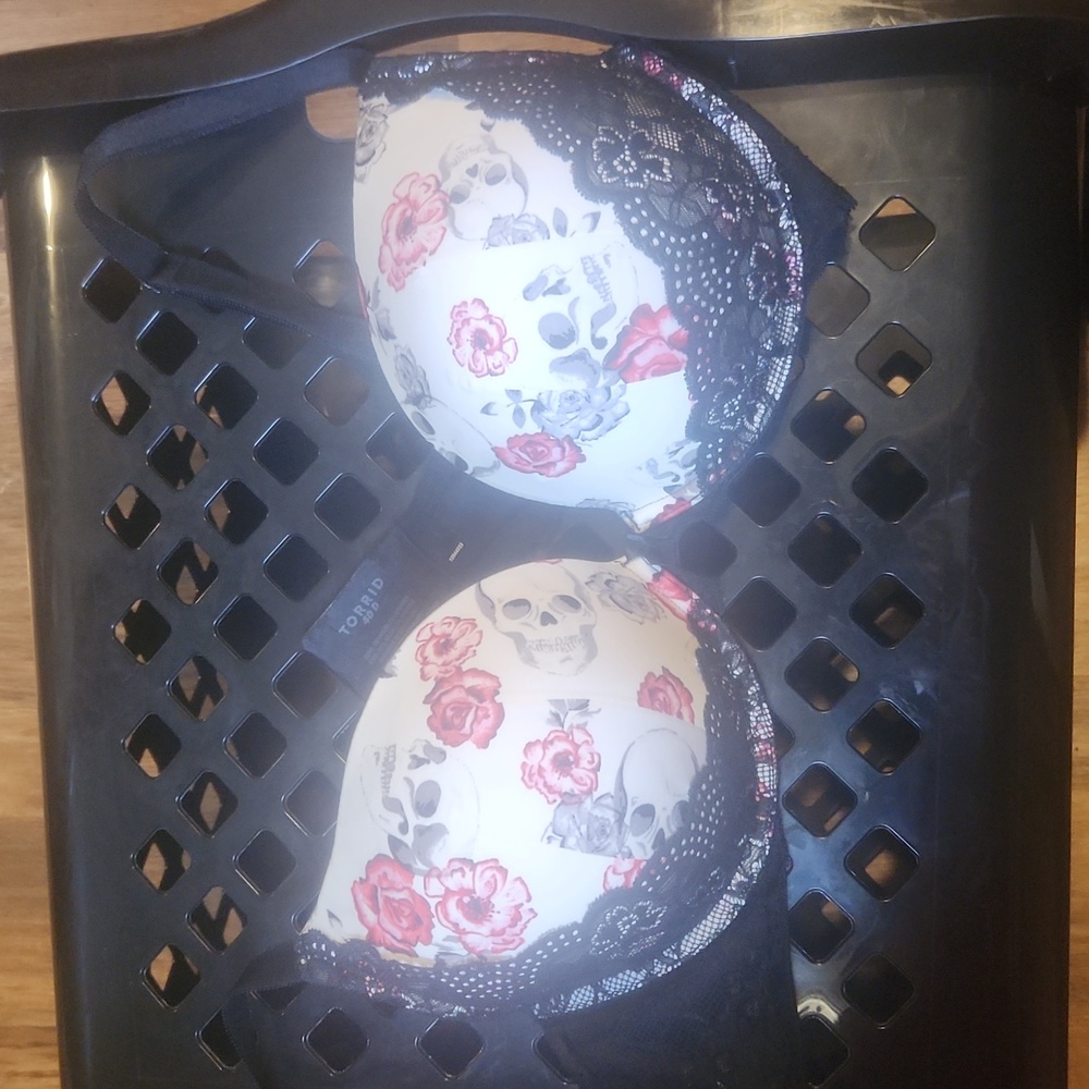 TORRID SKULL BRA 40D